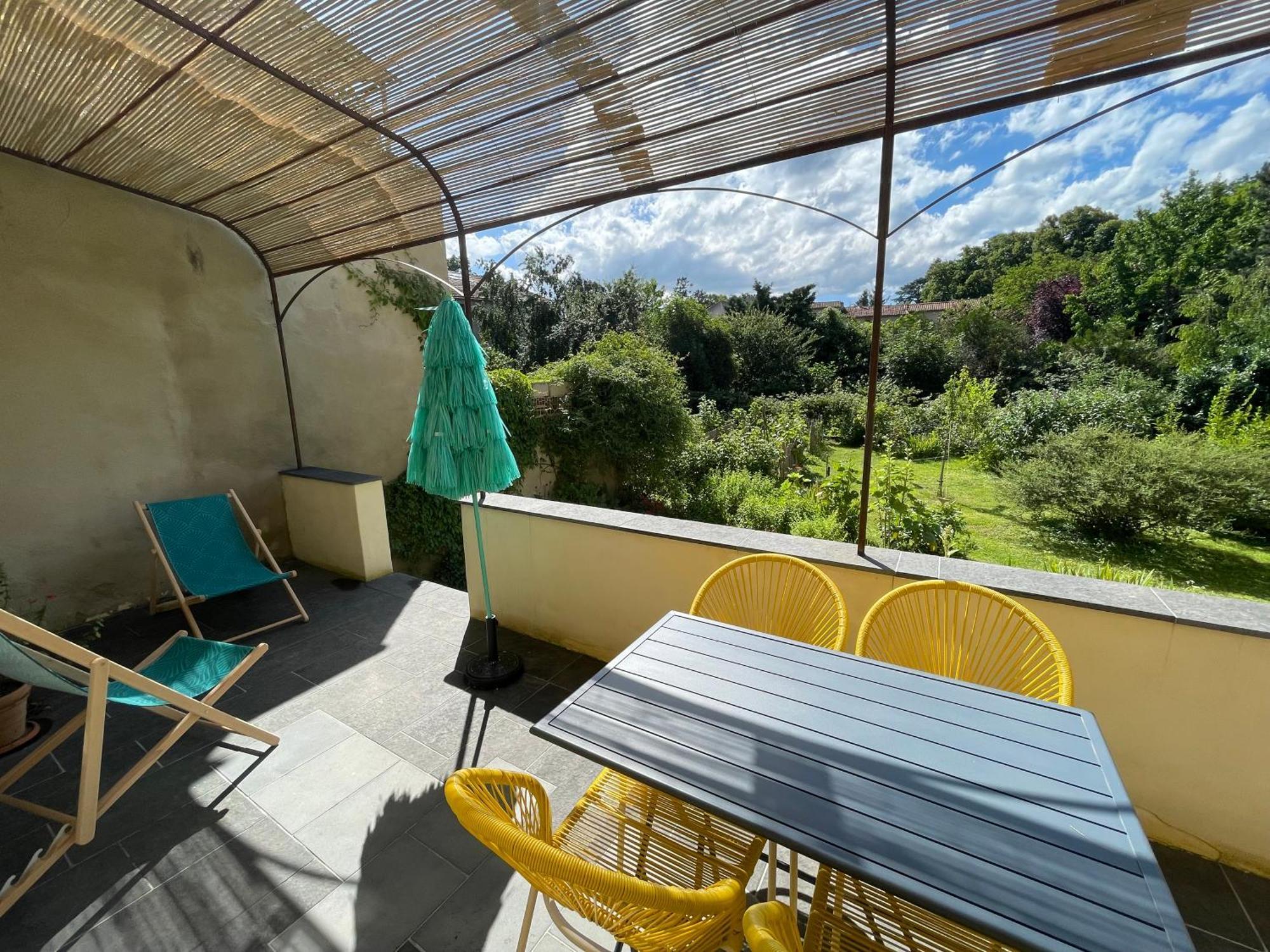 Gite Avec Terrasse Сен-Сатюрнен Экстерьер фото