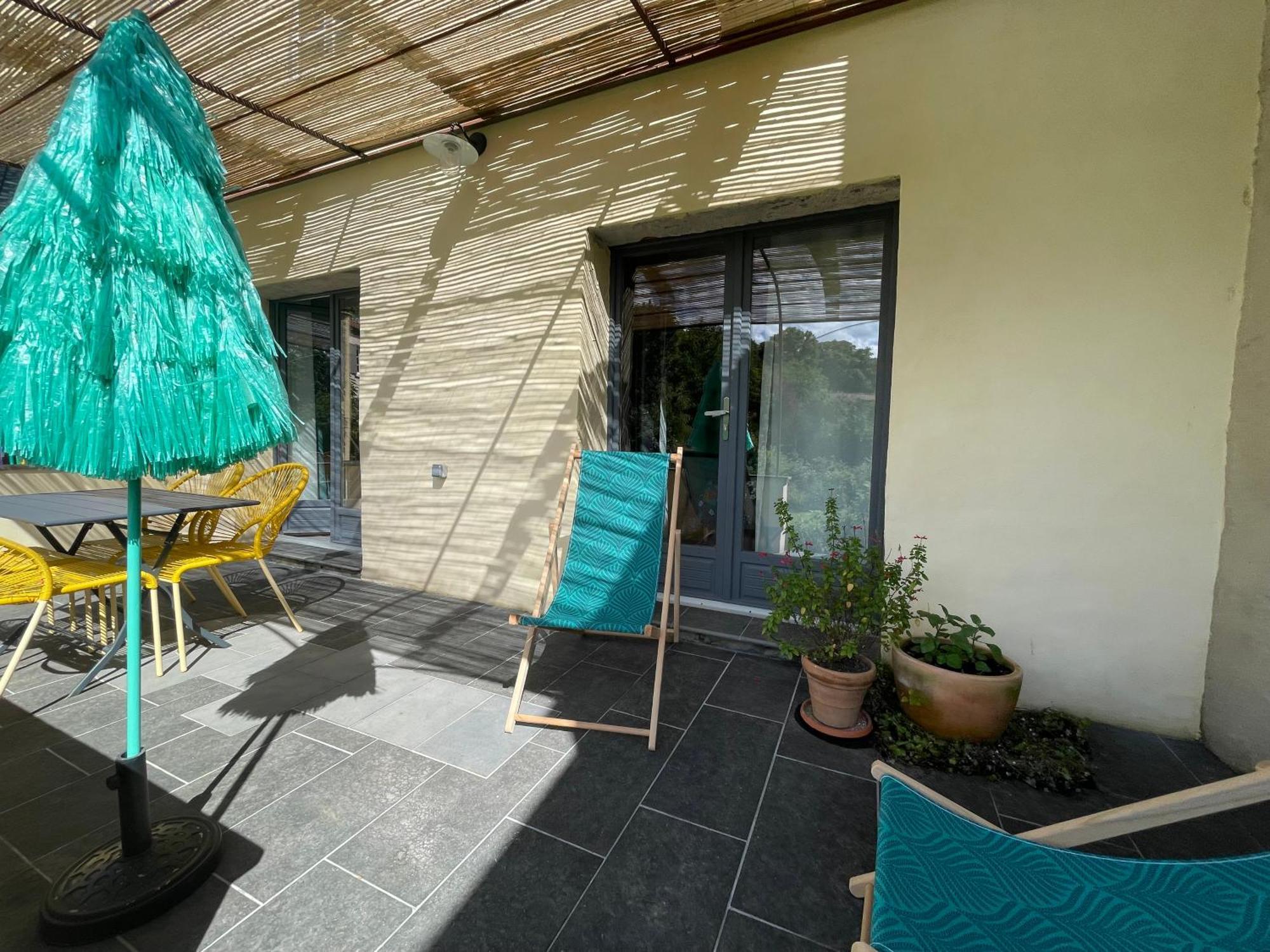 Gite Avec Terrasse Сен-Сатюрнен Экстерьер фото